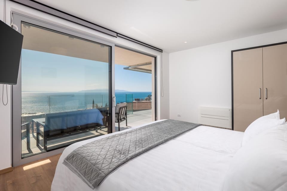 View (from property/room), Balcony/Terrace, Photo of the whole room, Bedroom, Sea view