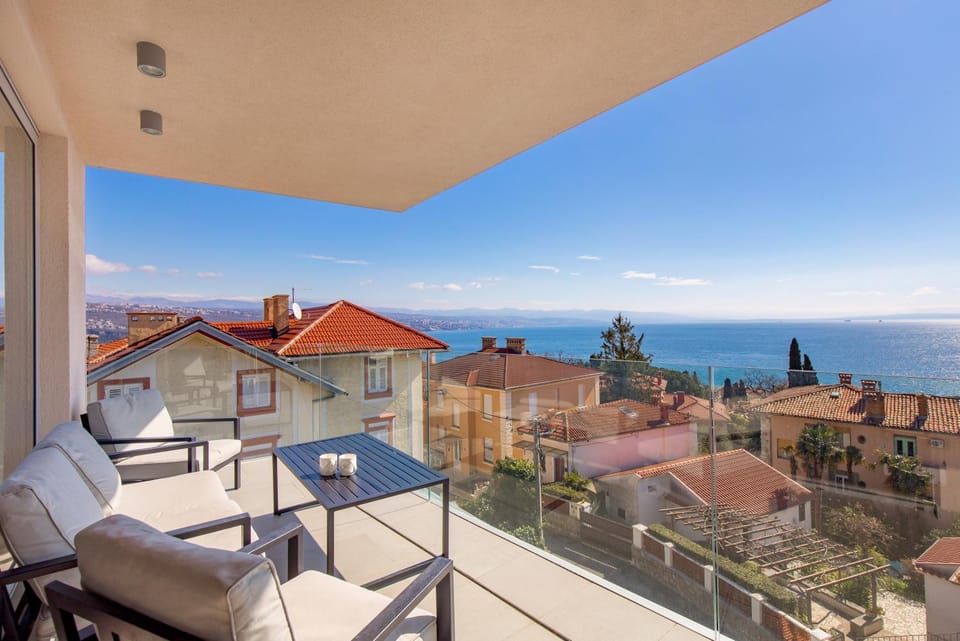 Natural landscape, View (from property/room), Balcony/Terrace, Seating area, Sea view