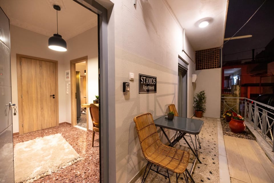 Facade/entrance, Balcony/Terrace
