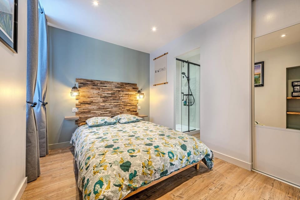 Living room, Bedroom