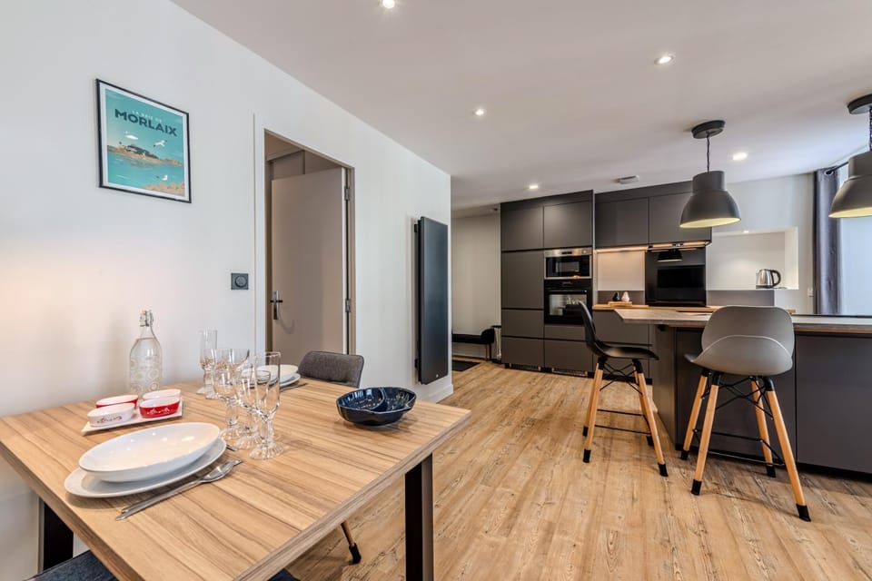 Property building, Kitchen or kitchenette, Living room