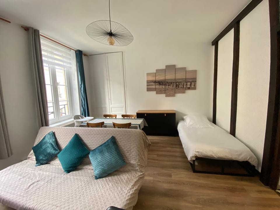 Bed, Living room
