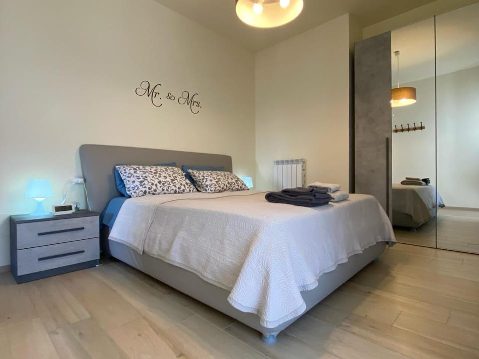 Bed, Photo of the whole room, Bedroom, towels, wardrobe