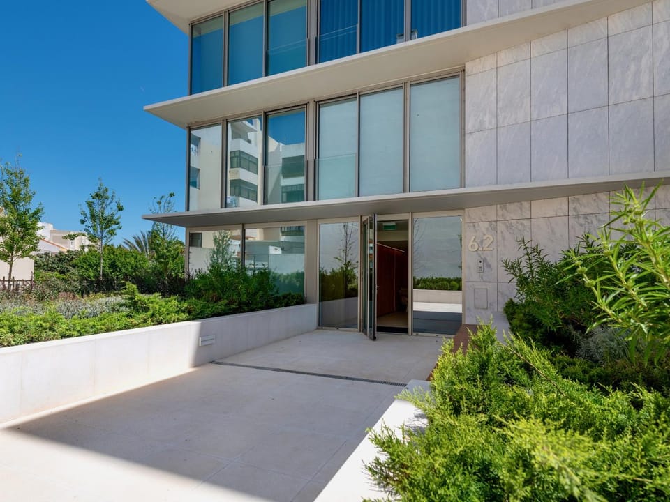 Property building, Facade/entrance