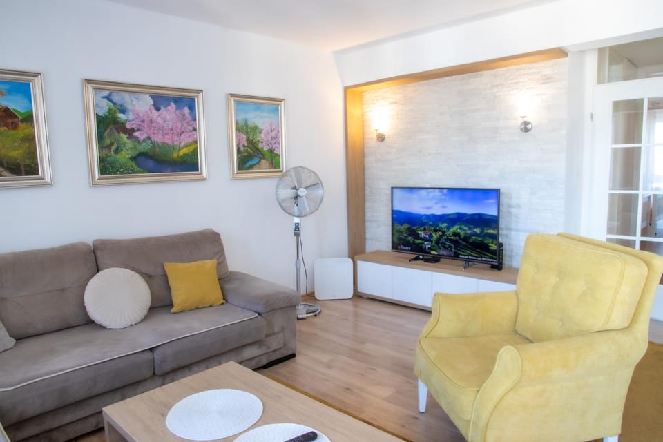 TV and multimedia, Living room, Seating area