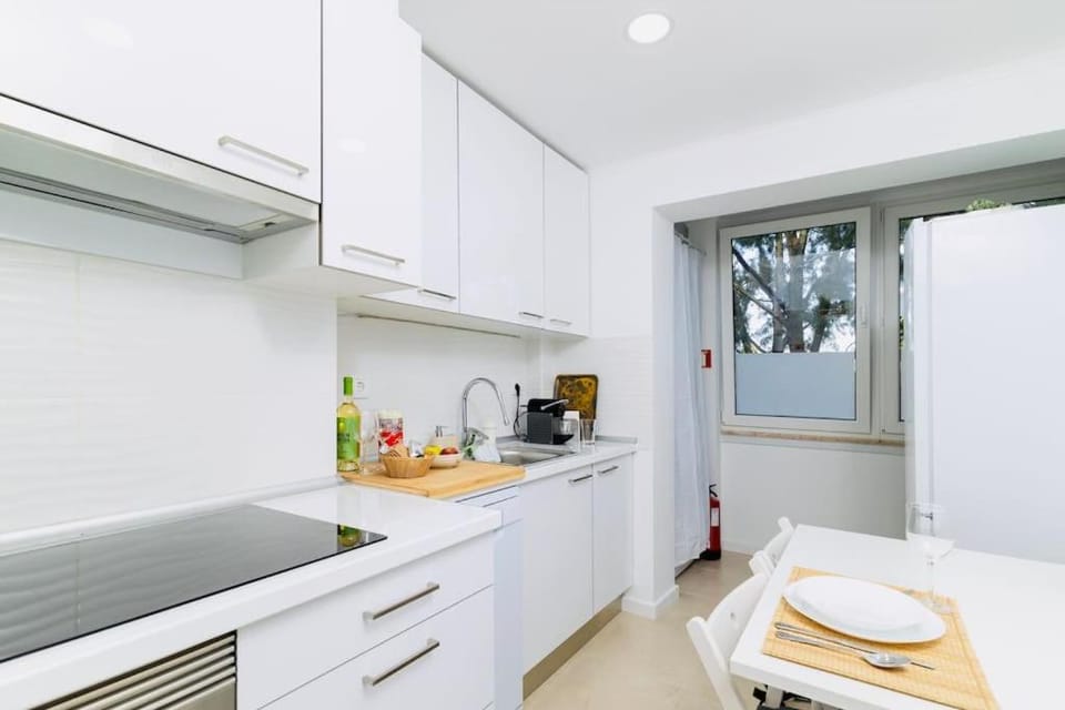 Kitchen or kitchenette, Dining area, oven, stove