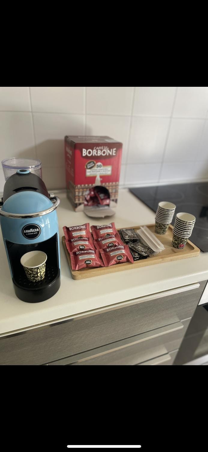 Coffee/tea facilities, Kitchen or kitchenette, Food and drinks, Food