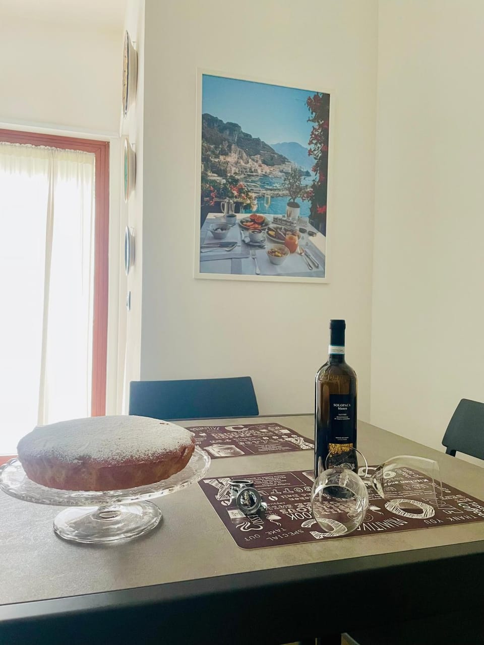 Food and drinks, Dining area, Food, Drinks, Alcoholic drinks