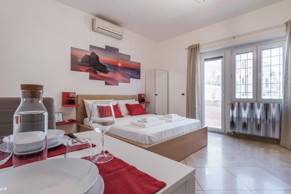 Bed, Dining area