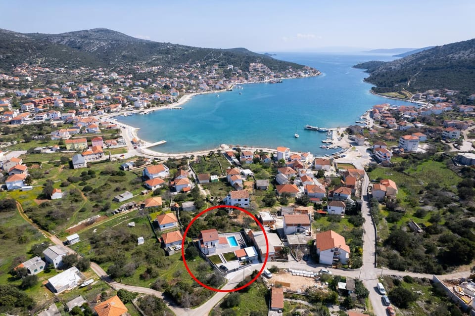 Bird's eye view, Mountain view, Sea view, Street view