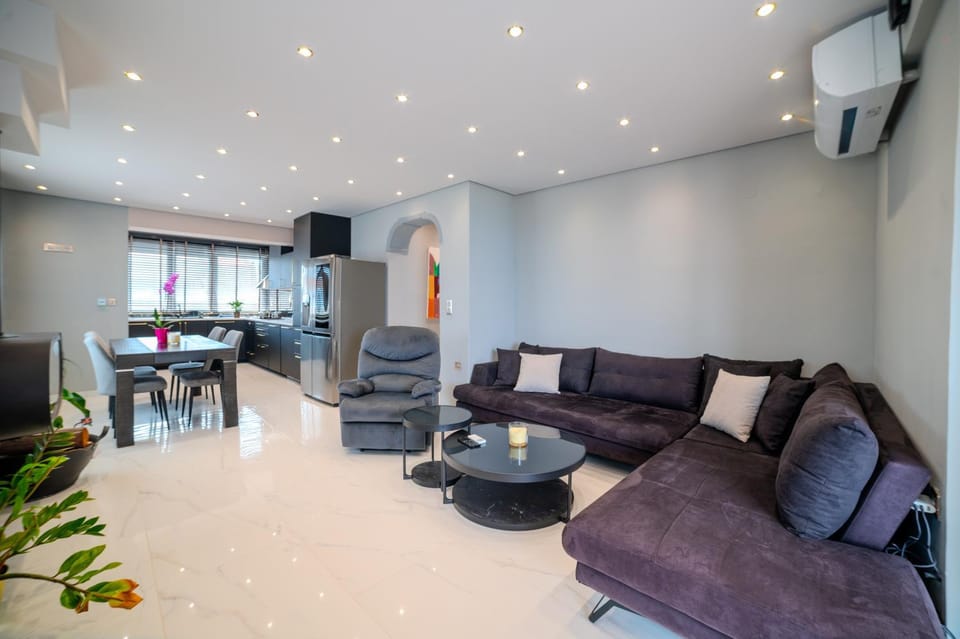 TV and multimedia, Living room, Seating area, Dining area, air conditioner