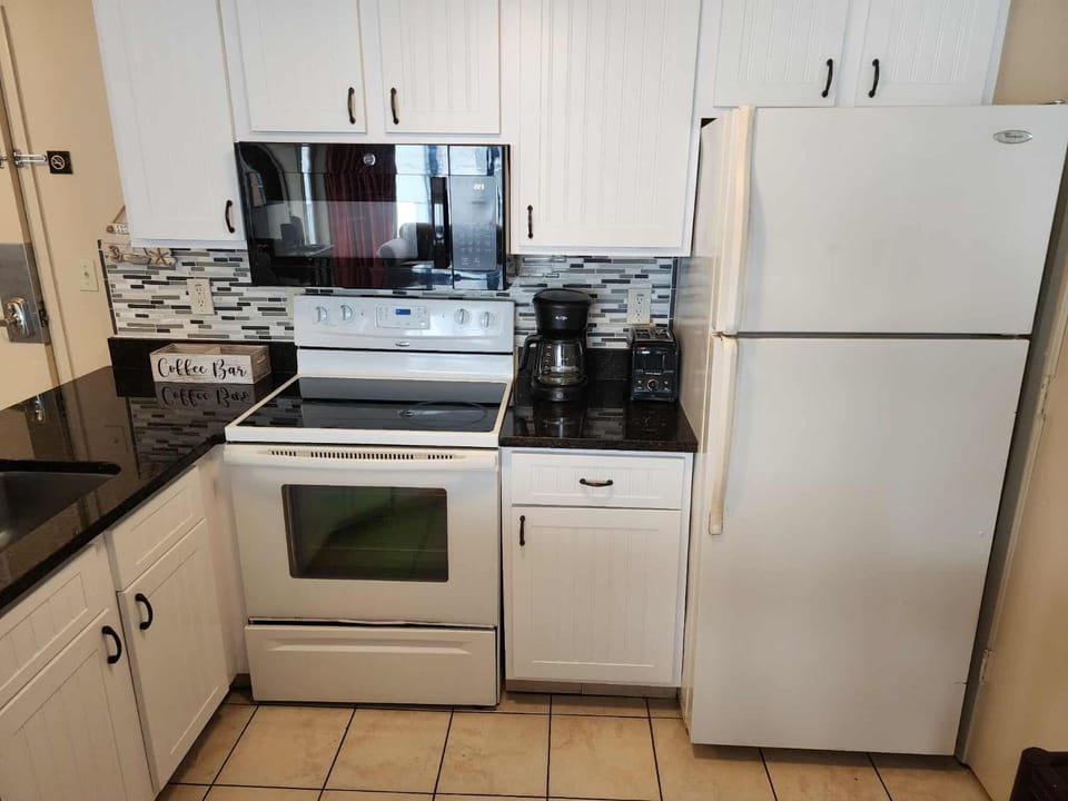 Cozy Ocean View 1 Bedroom Condo - Palace Resort Unit 510 House in Myrtle Beach