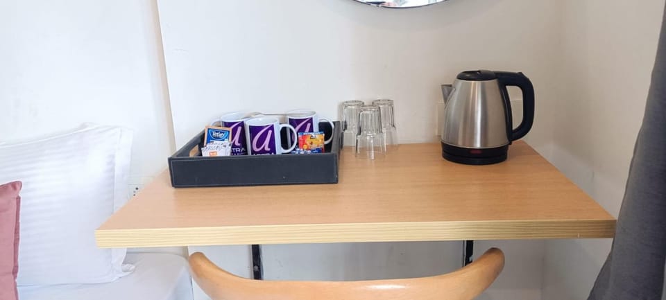 Coffee/tea facilities, room service