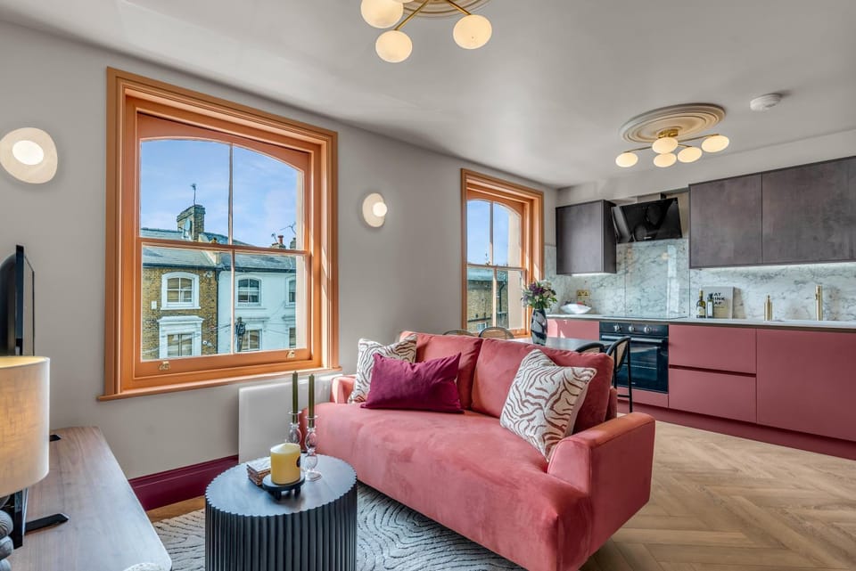 TV and multimedia, Kitchen or kitchenette, Living room, Seating area