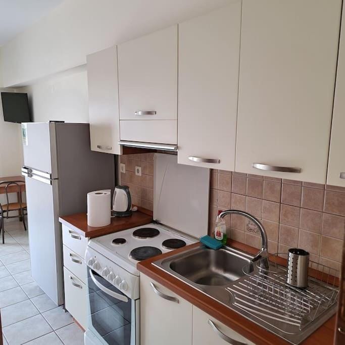Diana's Cozy 10 Studio Apartment in Ioannina