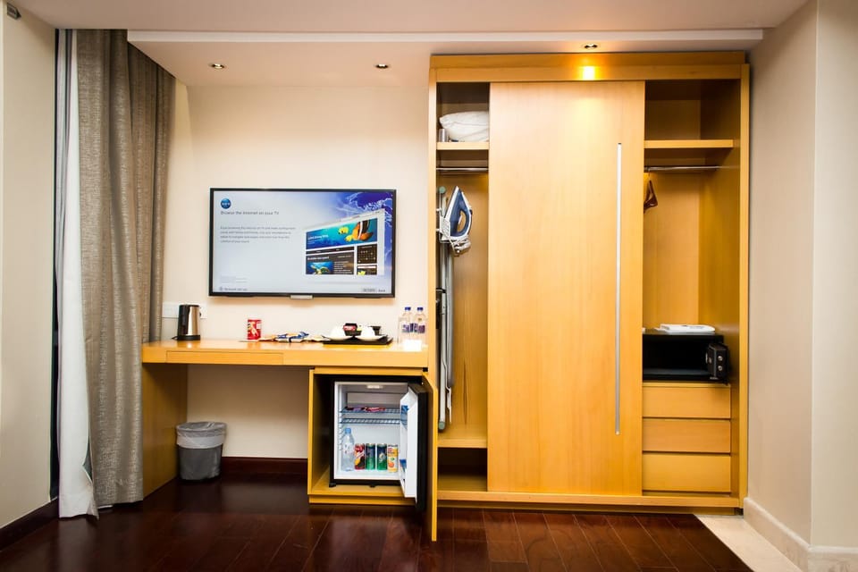 TV and multimedia, Coffee/tea facilities, Living room, Photo of the whole room, Decorative detail