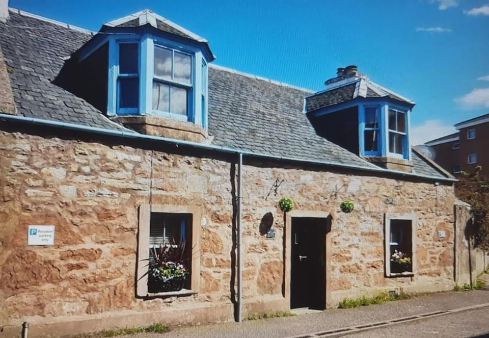 Ness City Cottage - Attic Apartment Bed and Breakfast in Inverness