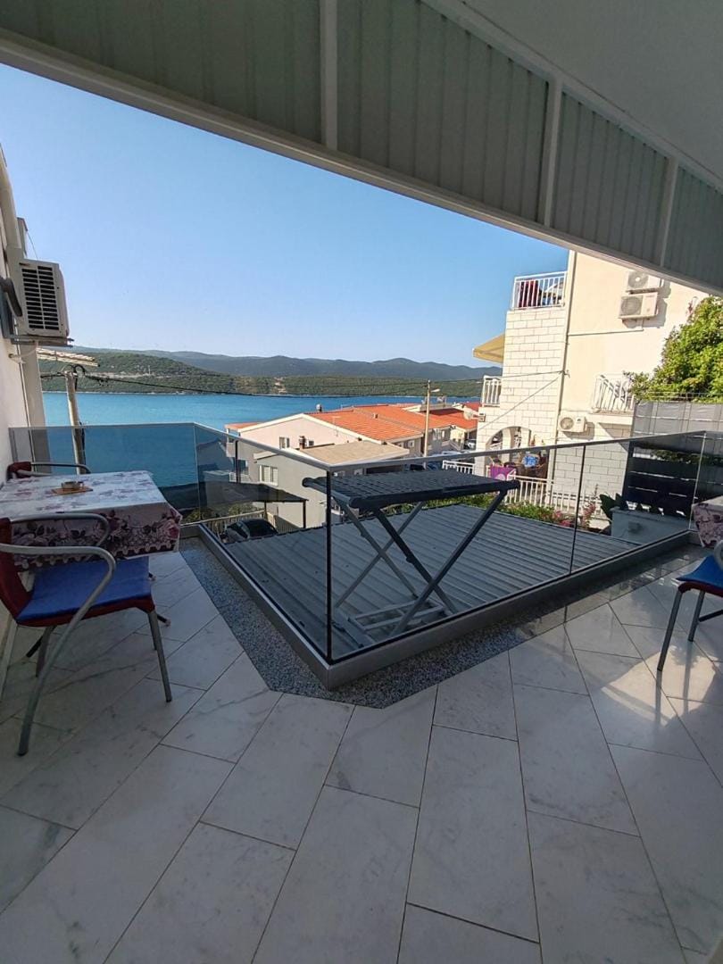 Villa Maxima u blizini plaže sa garažom i sigurnosnom kamerom Bed and Breakfast in Neum