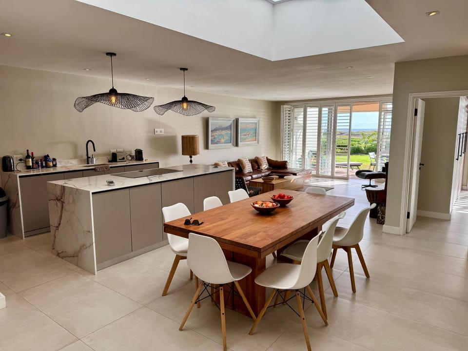 Living room, Dining area, kitchen