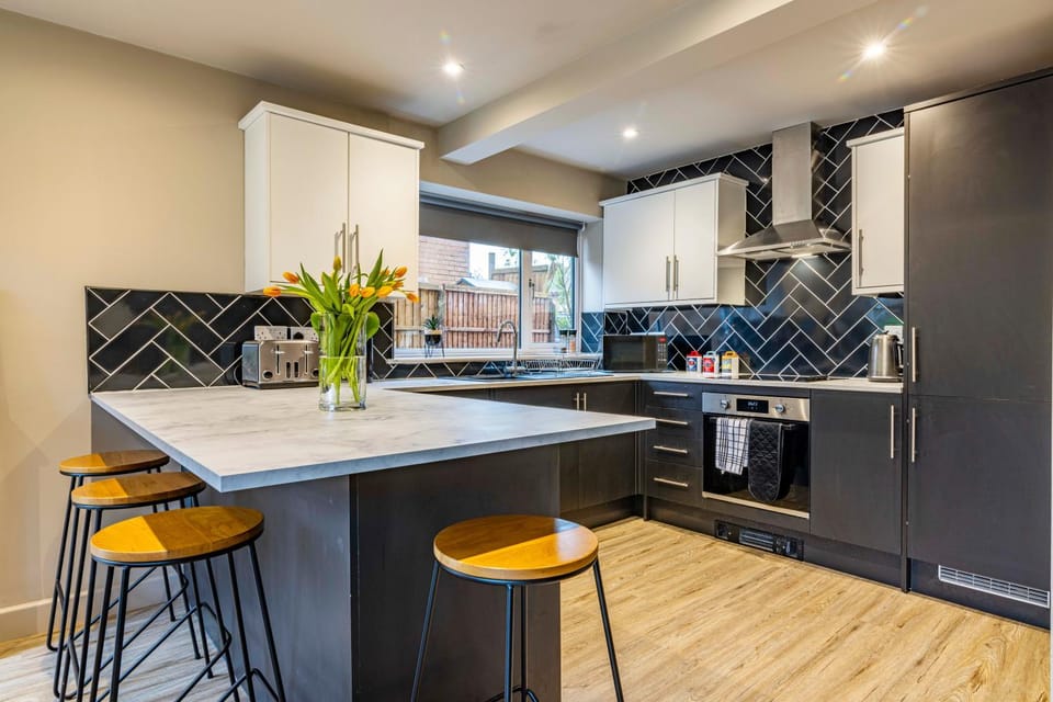 Kitchen or kitchenette, Dining area, oven, stove