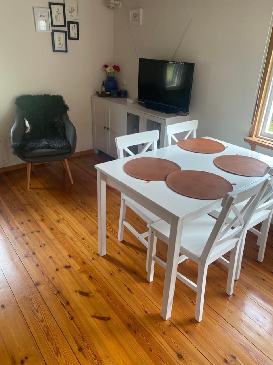 Communal lounge/ TV room, TV and multimedia, Living room, Dining area