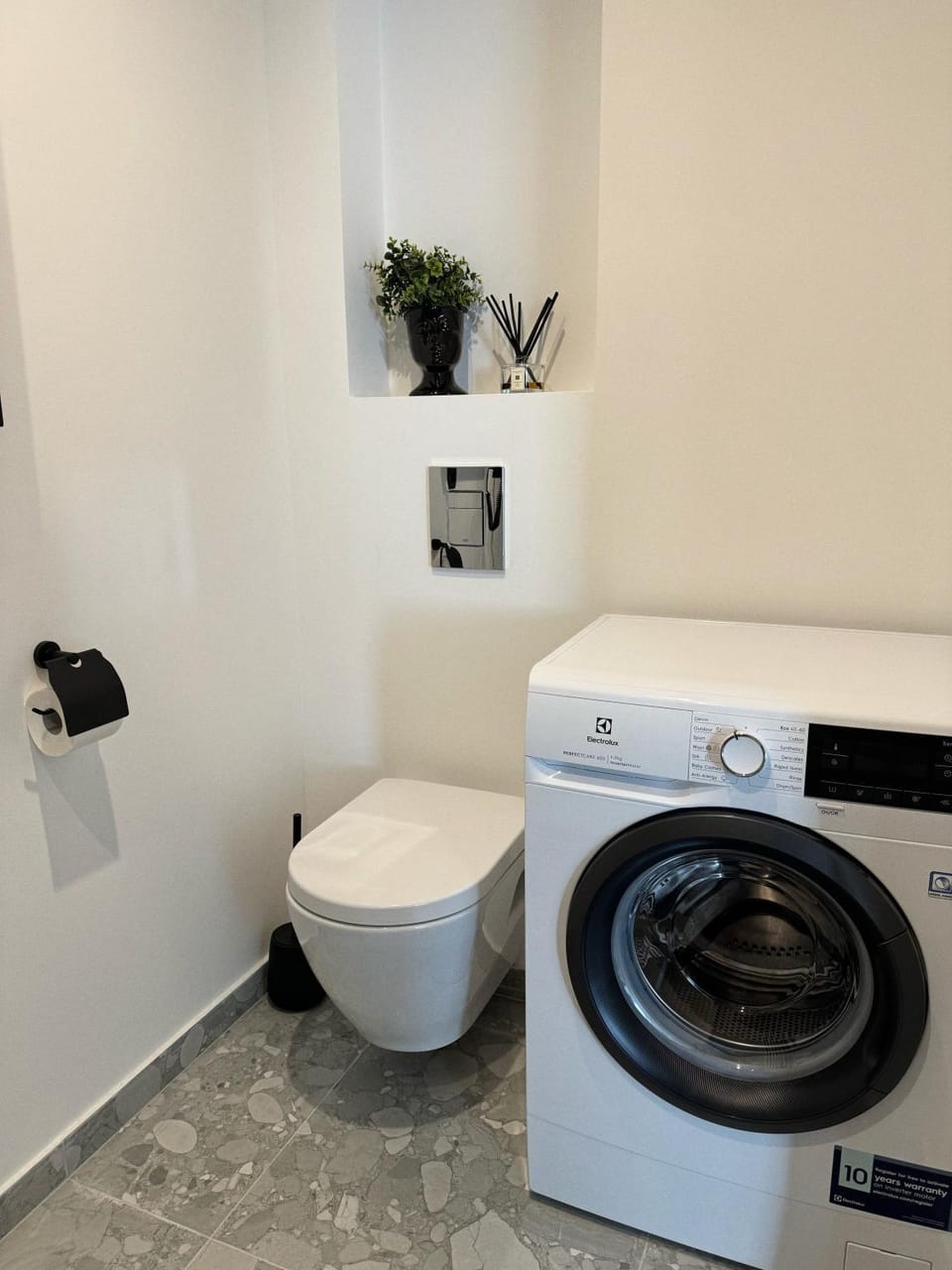 Toilet, Bathroom, washing machine