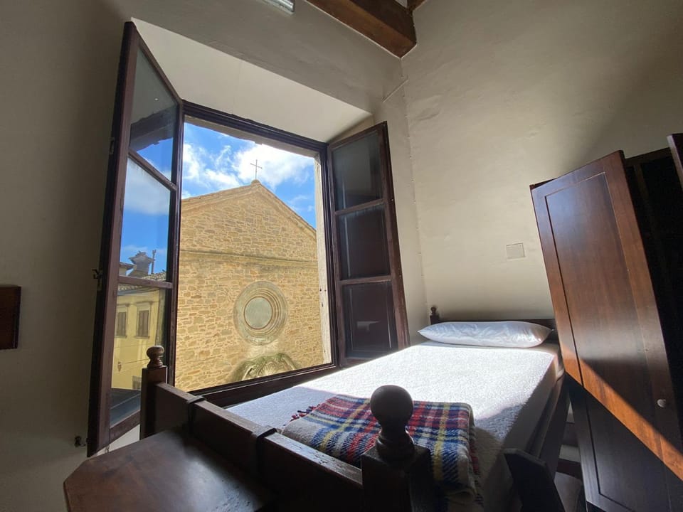 Bedroom, City view