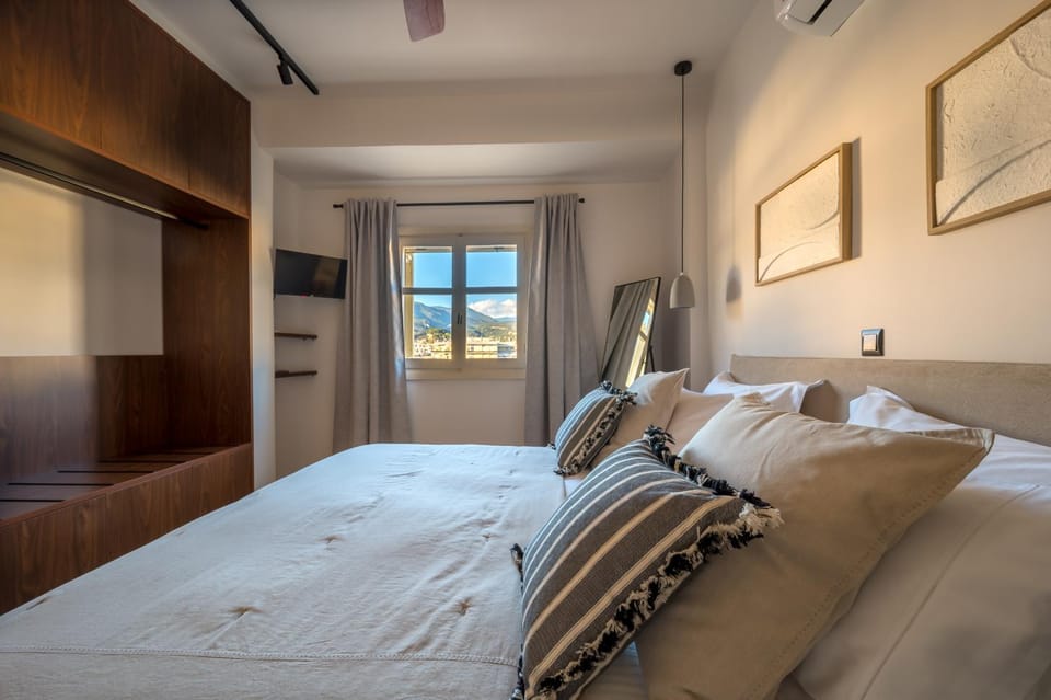 Bed, Photo of the whole room, Bedroom, towels, air conditioner