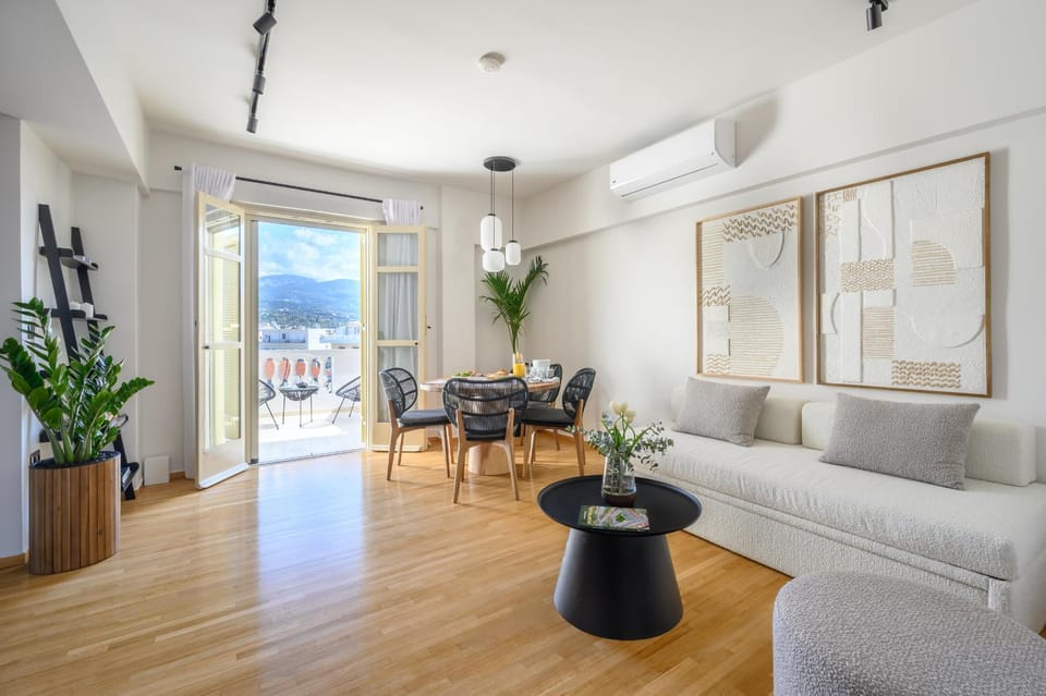 TV and multimedia, Living room, Seating area, Dining area, air conditioner