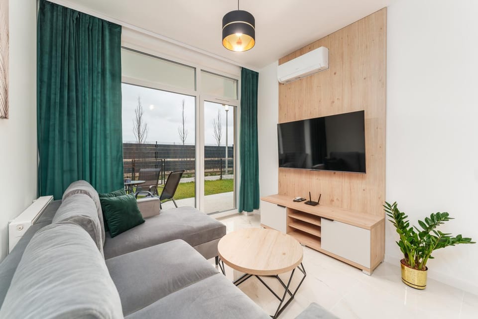 Communal lounge/ TV room, TV and multimedia, Living room, Seating area, Evening entertainment, air conditioner