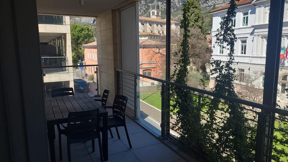 View (from property/room), Balcony/Terrace, Dining area