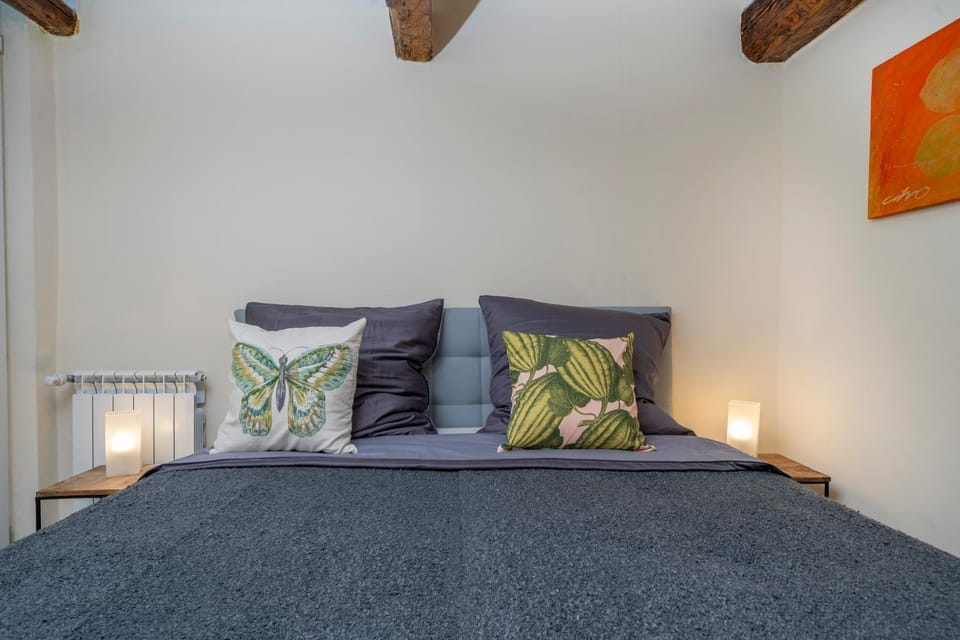 Bed, Bedroom