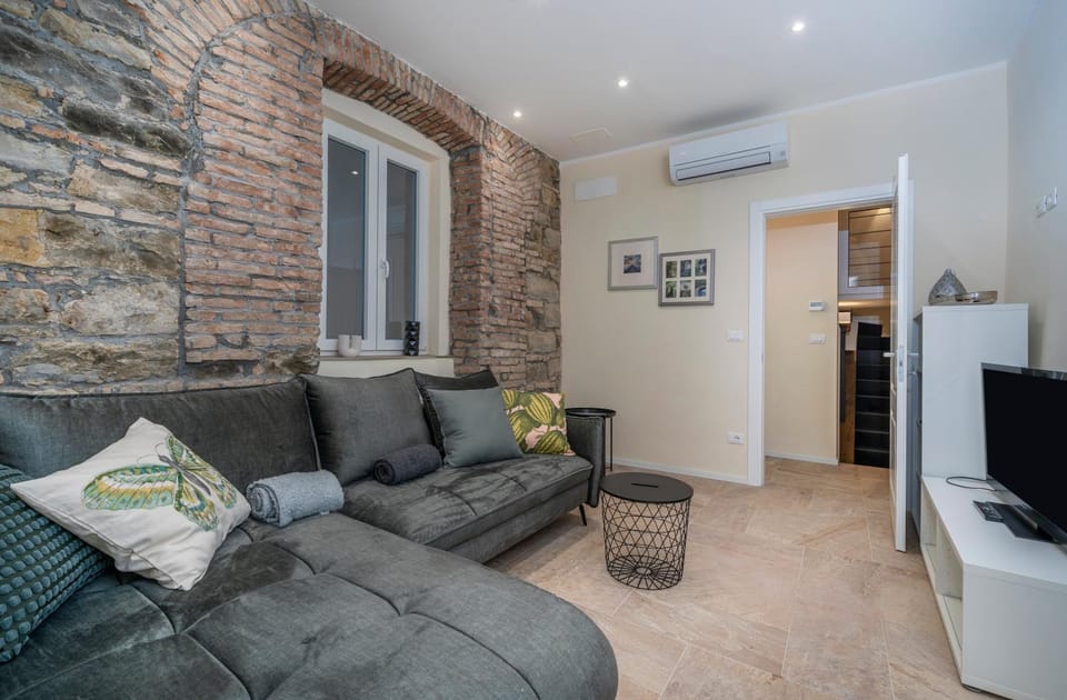 TV and multimedia, Living room, air conditioner
