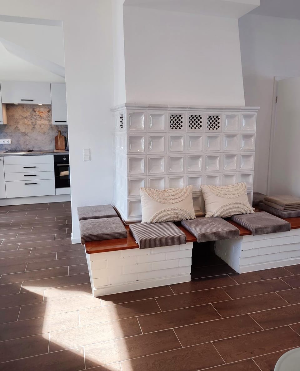 Kitchen or kitchenette, Living room, Seating area