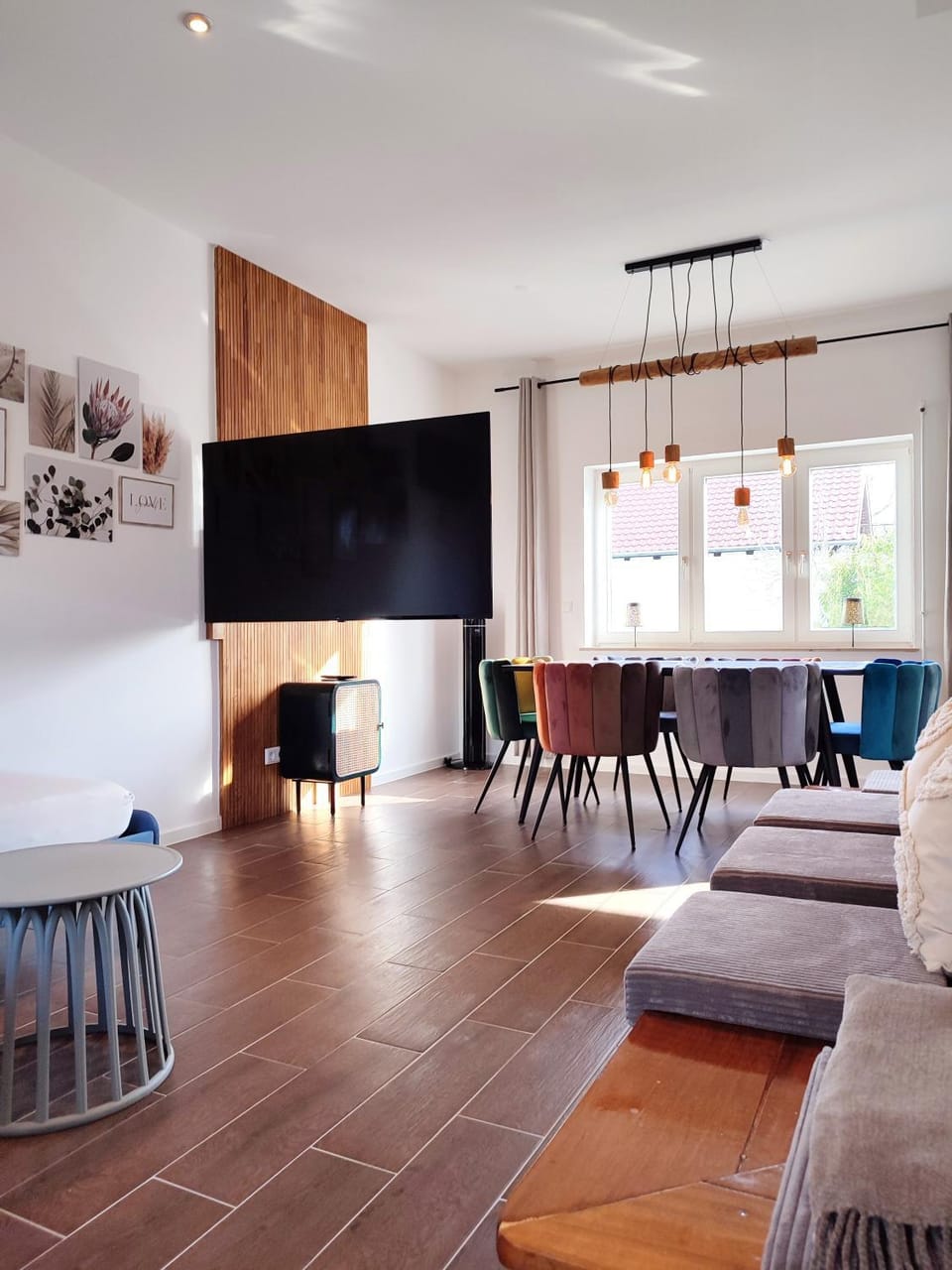 Communal lounge/ TV room, TV and multimedia, Living room, Seating area, Dining area, Evening entertainment