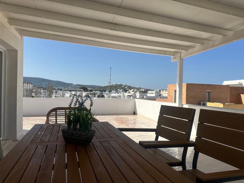 View (from property/room), Balcony/Terrace, Seating area, Mountain view, Sea view