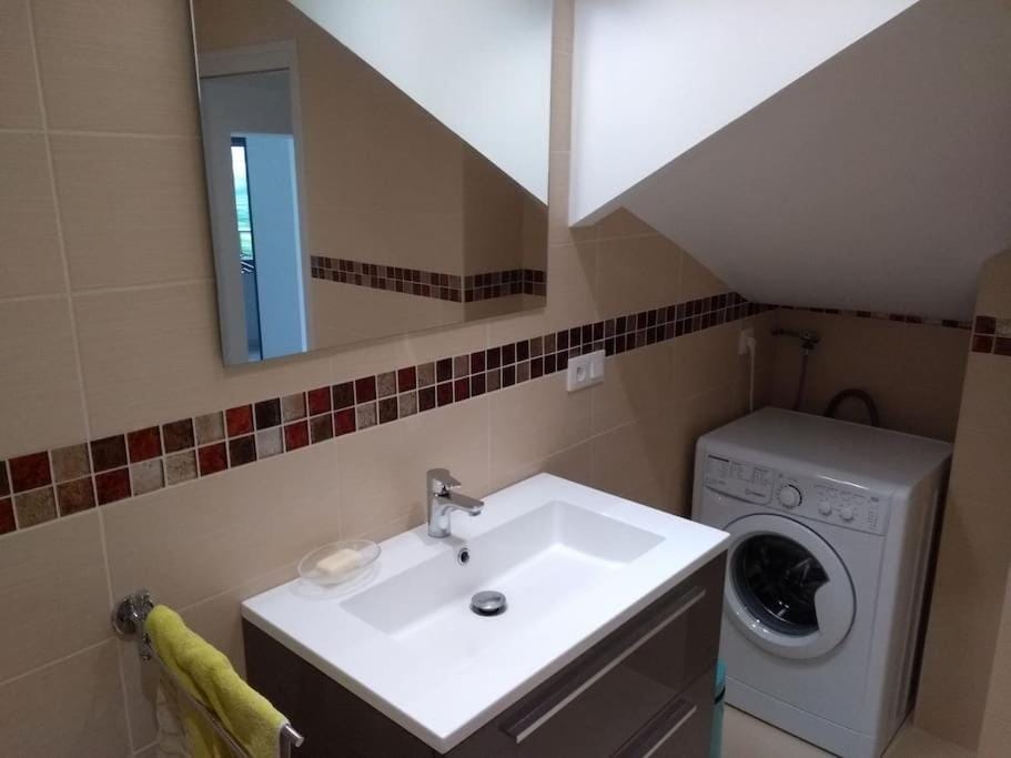Appartement neuf tout confort, climatisé, parking privé et wifi Apartment in Catalonia