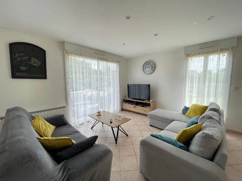 Communal lounge/ TV room, TV and multimedia, Living room, Seating area
