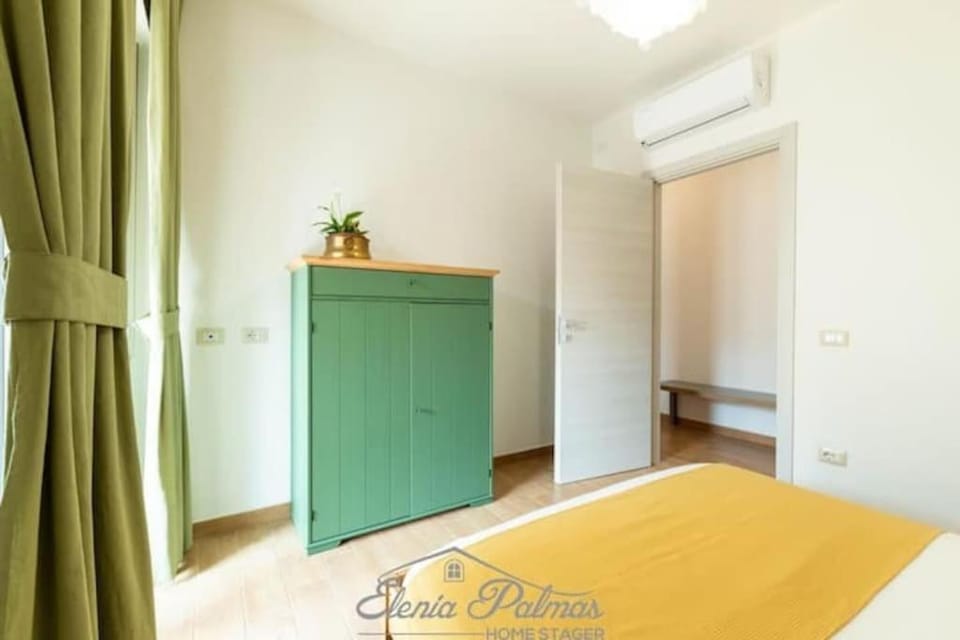 Bed, Bedroom, wardrobe, air conditioner