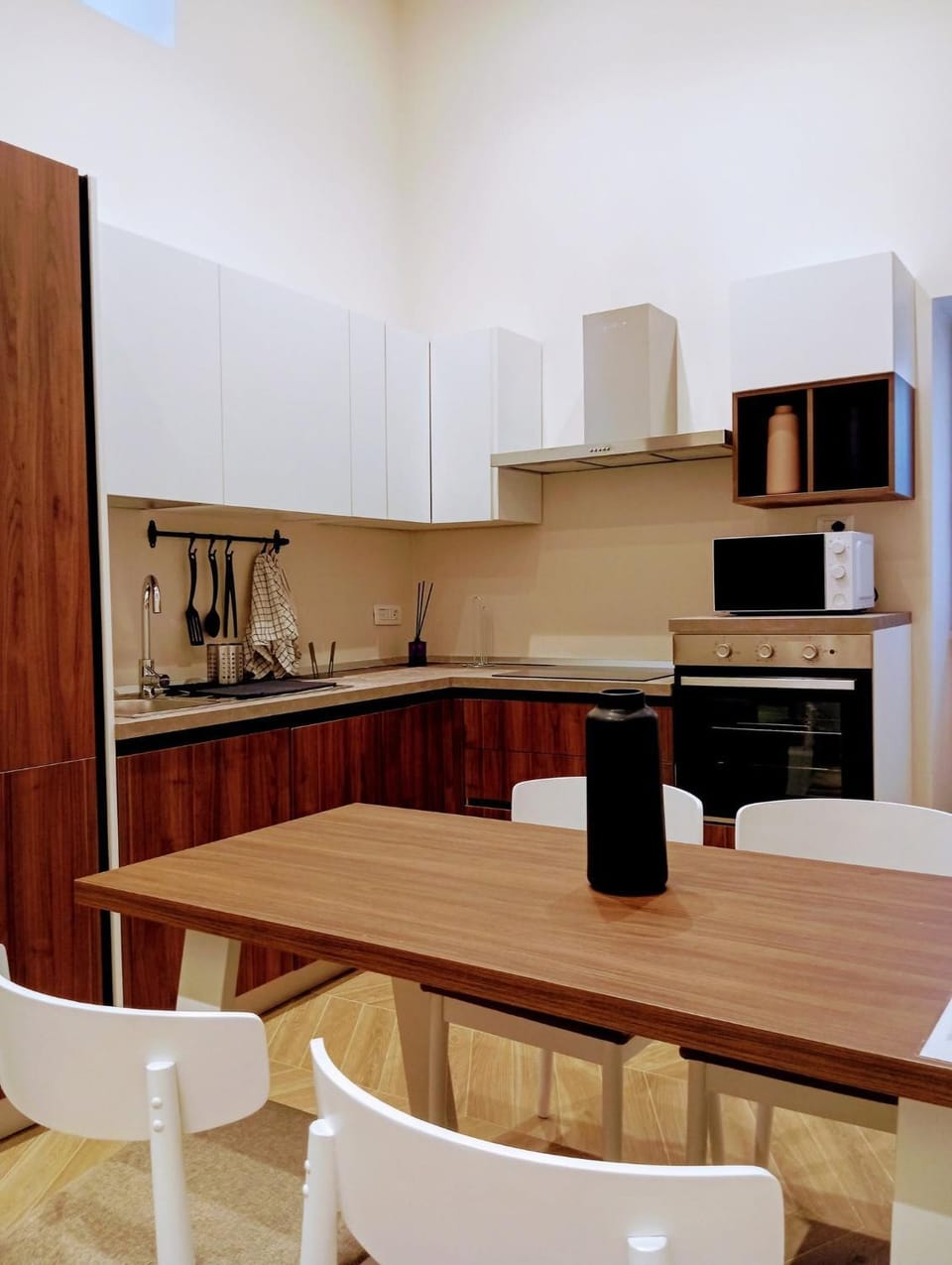 Restaurant/places to eat, Coffee/tea facilities, Dining area