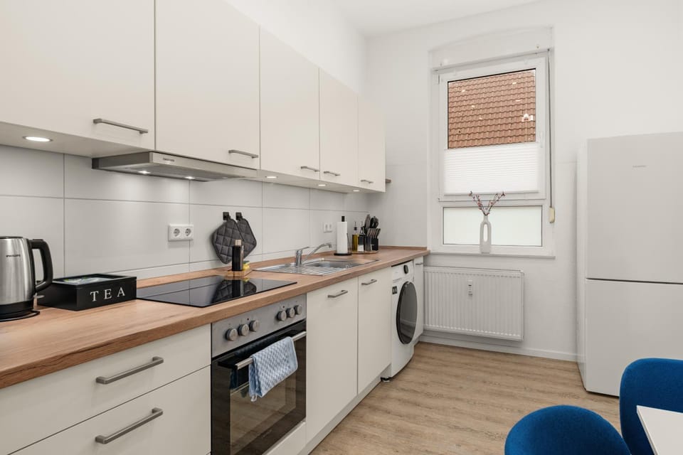 Coffee/tea facilities, Kitchen or kitchenette, Dining area, dishwasher, oven, stove, toaster