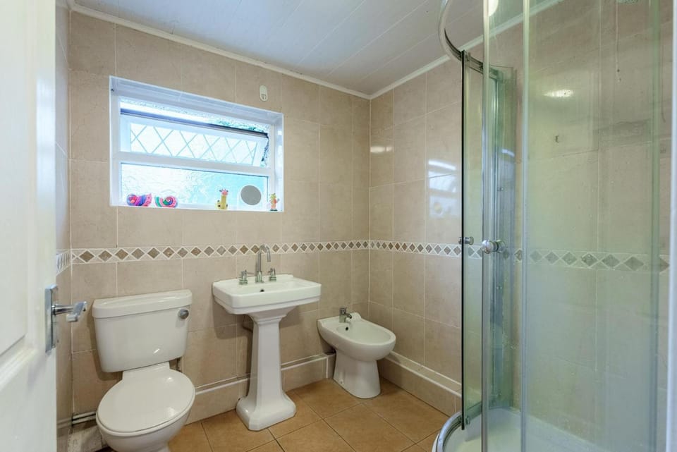 Shower, Bathroom, Decorative detail