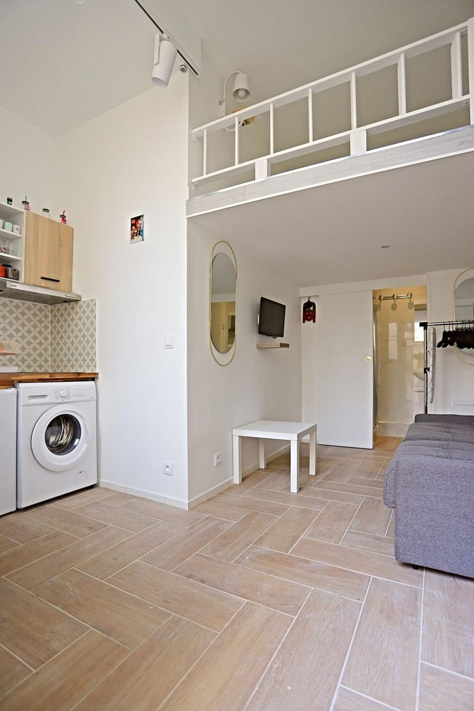 Kitchen or kitchenette, washing machine