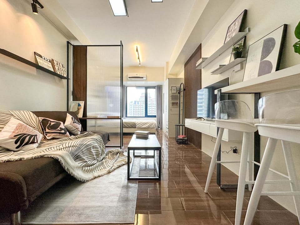 TV and multimedia, Living room, Photo of the whole room, Seating area, air conditioner