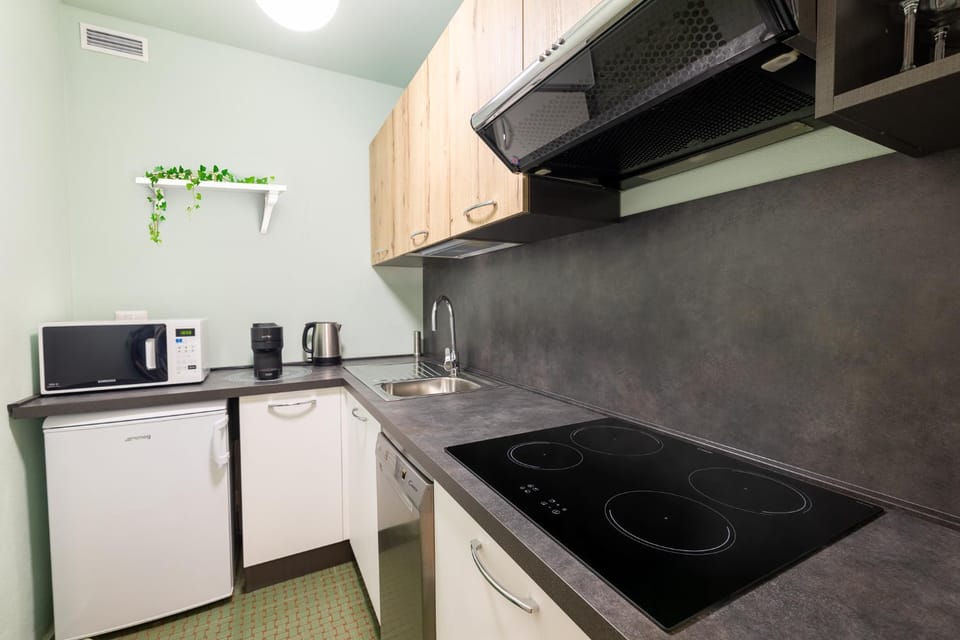 Kitchen or kitchenette, kitchen