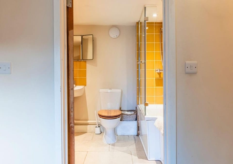 The Gamekeeper's Cottage Stunning 2 Bed House in West Oxfordshire District