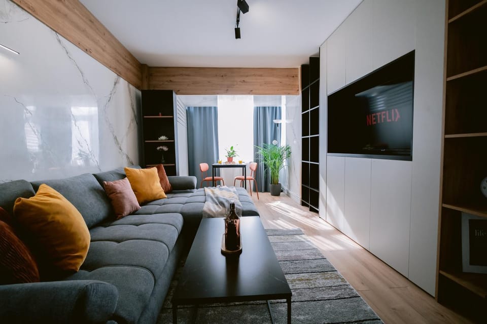 Communal lounge/ TV room, TV and multimedia, Living room, Seating area, Evening entertainment