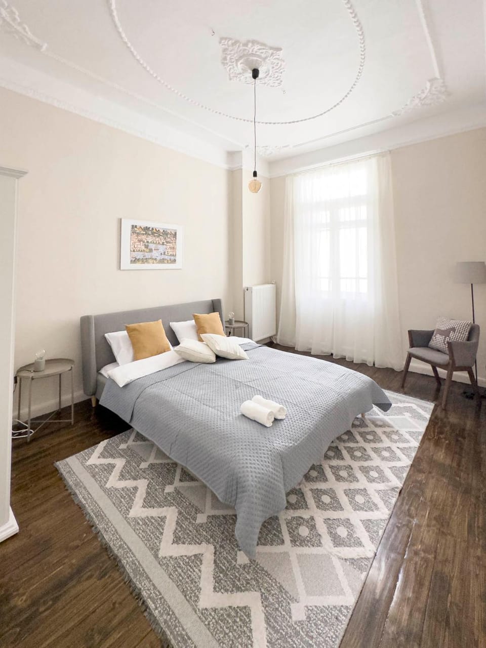 Bed, Photo of the whole room, Seating area, Bedroom, towels