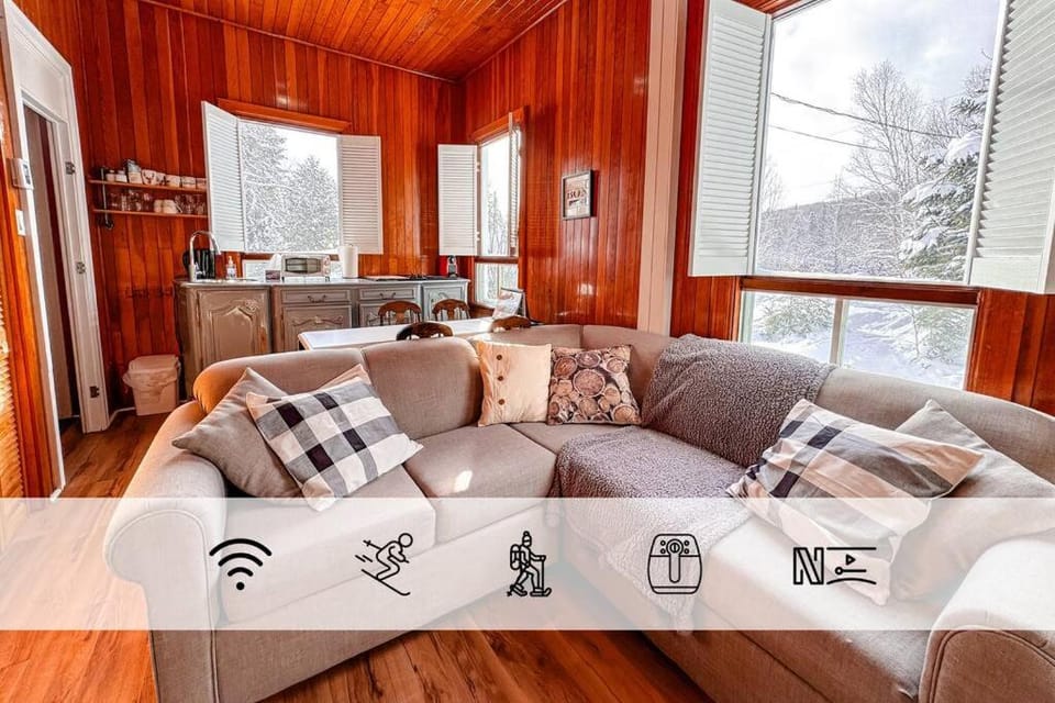 Chalet Boréal, SPA, LAC & SKI House in Saint-Donat