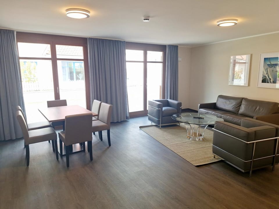 Living room, Dining area